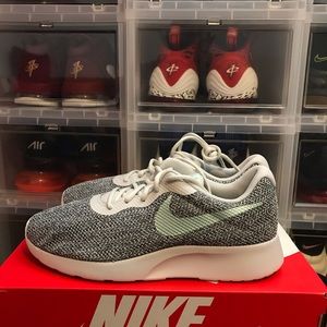 WMNS NIKE TANJUN OIL GREY/IGLOO